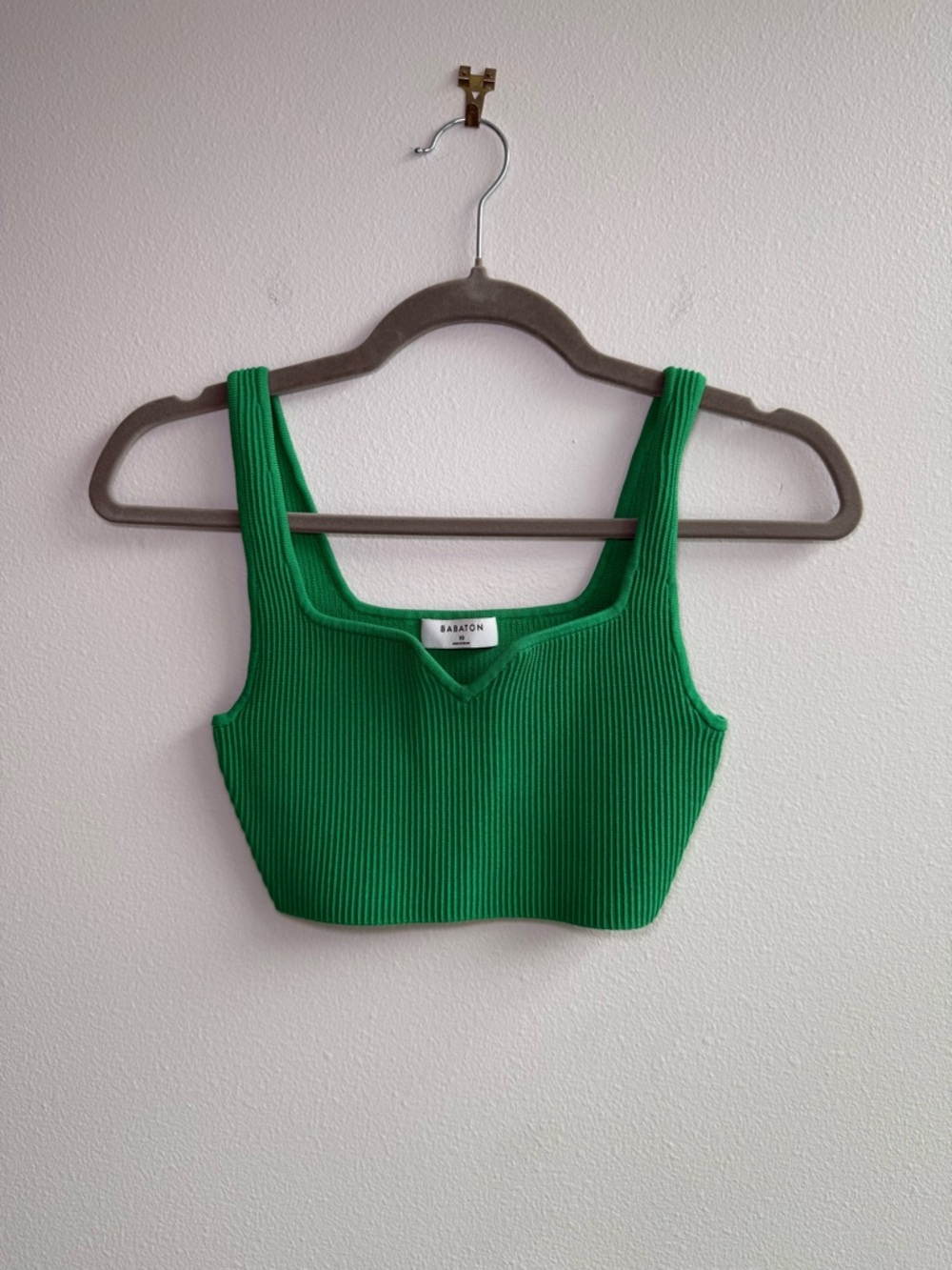 Aritzia Babaton Sculpt Knit Notch Tank 
in Kelly Green